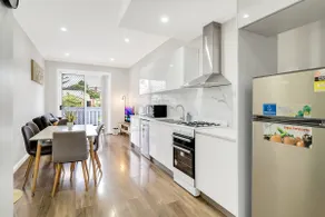 Glebe 4BR With Parking | 5 Min To Darling Harbour - Image 3