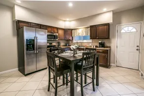 Chic 3BR Gem, Tipp Hill, SYR - Image 5