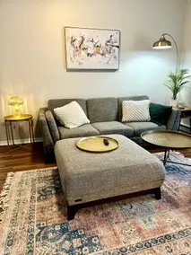 Upscale Getaway in the Heart of Midtown Kingston - Image 2