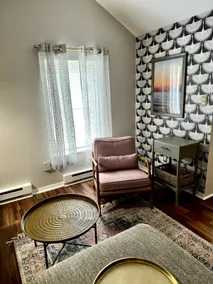 Upscale Getaway in the Heart of Midtown Kingston - Image 4