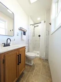 Clean, Quiet Home. 5 Min to FLW Main Gate. - Image 4