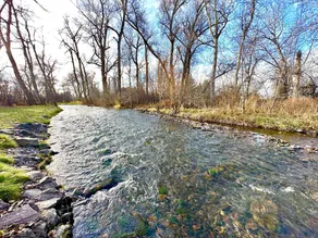 Beautiful Home Creekside - Image 2