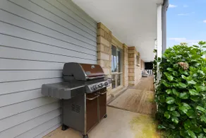 Balcony Retreat Deluxe Home near Beach with Views - Image 5