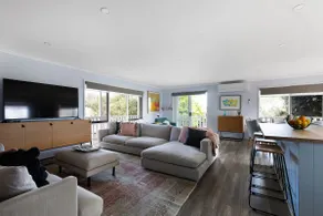 Balcony Retreat Deluxe Home near Beach with Views - Image 4