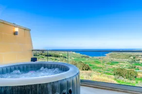 Ramla views retreat: Hot Tub, pool, 2 min to beach - Image 2