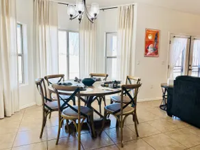 Modern, spacious, quiet oasis - Image 5