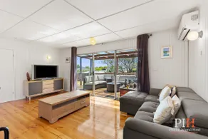 Charming Pet-Friendly Retreat with Fire Pit - Image 4