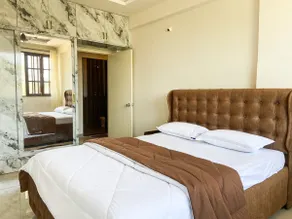 Serenity Suite:Peaceful 1BHK w/PS5 & Power Backup - Image 4