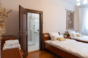 4 rooms | 4 beds | 5 min to the main train station | garden | 160 sqm - Image 3