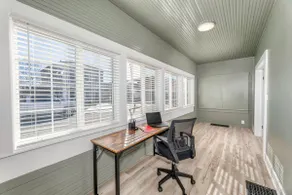 One Bedroom Apt. w/ King Suite & Free Parking - Image 3