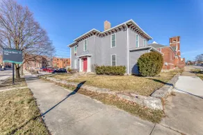 One Bedroom Apt. w/ King Suite & Free Parking - Image 4