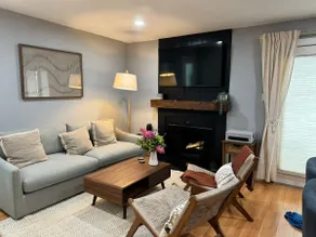 Modern condo near trail, dining & downtown hotspot - Image 2