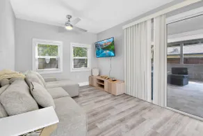 Sunshine Stay 3Bed 2Bath Oasis Near Beaches - Image 2