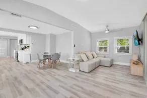Sunshine Stay 3Bed 2Bath Oasis Near Beaches - Image 4