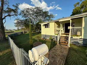 Closest cottage to the Brisbane Valley Rail Trail - Image 3