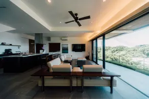A luxurious villa overlooking the cobalt blue sea - Image 3