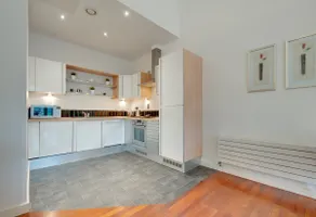 Crown Apartments 1A Cosy Staycation Getaway Stay - Image 4