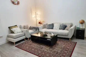 Cosy One Bedroom Flat - Fantastic Location - Image 2