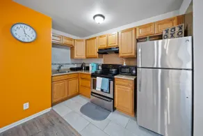 Mins from DT Ferndale • Free Parking • Fast Wi-Fi - Image 4