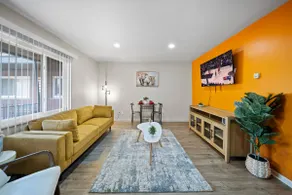 Mins from DT Ferndale • Free Parking • Fast Wi-Fi - Image 3