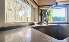 Elegant Townhome in Heart of DT - Image 3