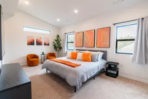 Spacious Modern Escape • Near UO Campus - Image 5