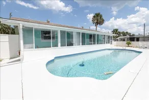 Charming Coastal Retreat - Image 2
