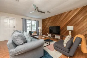Charming Coastal Retreat - Image 5