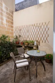 Family-Friendly Spacious Townhouse with Garden - Close to Airport - Image 5