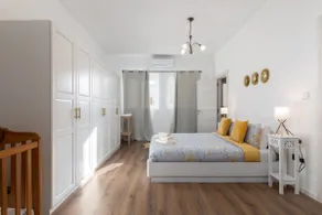 Family-Friendly Spacious Townhouse with Garden - Close to Airport - Image 3