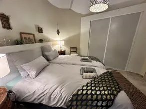 Chateau apartment for 4 people with shared pool - Image 2