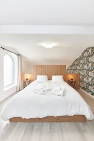 The Suite Bedroom and Spa with a view - Image 2