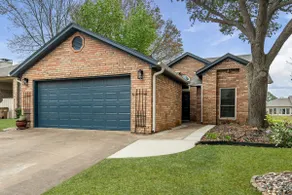 Updated Cozy Waterfront Home - Image 4