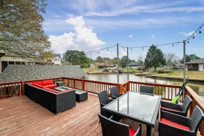 Updated Cozy Waterfront Home - Image 2