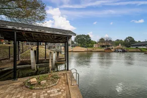 Updated Cozy Waterfront Home - Image 5