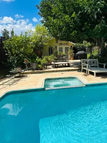 D’s Garden Cottage - Image 2