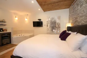 Kemptville Suites ~ King Suite 6 - Image 2