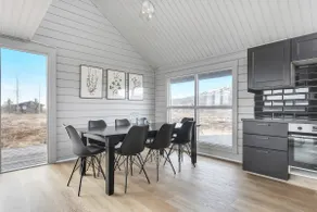 Spacious 4-Bedroom Home in Southern Iceland - Image 2