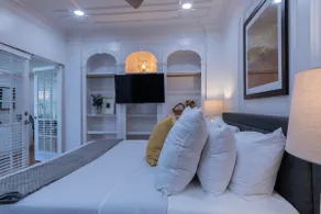 The Hestia Luxe Montrose Retreat 5BR Sanctuary - Image 3