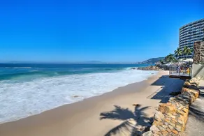 Beautiful & Serene Condo beach access - Image 2