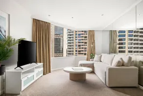 Amazing Sydney Apartment with Pool Gym and Sauna - Image 2