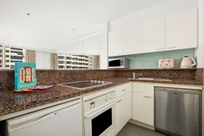 Amazing Sydney Apartment with Pool Gym and Sauna - Image 5