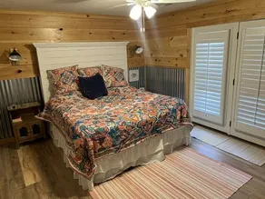 Current River Getaway - Image 5