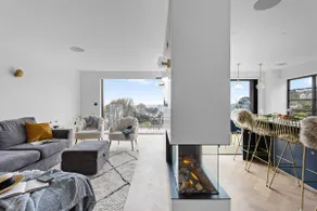 Luxury & comfort with sea views, cinema room & gym - Image 3