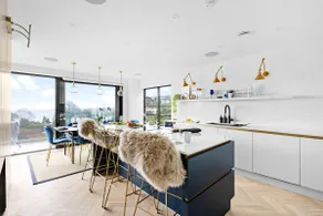 Luxury & comfort with sea views, cinema room & gym - Image 2