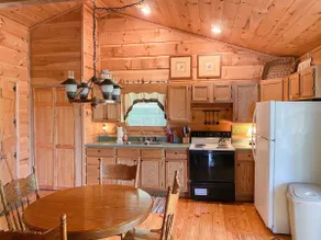 Lazy Day's~ Romantic Cabin at the Pond - Image 2
