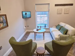 Central & Brand New, 2 bed luxury flat - Image 5