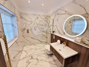 Central & Brand New, 2 bed luxury flat - Image 4