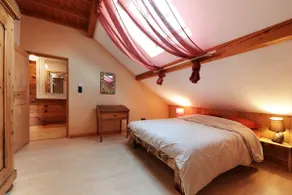 Spacious cottage, quiet neighborhood - Image 4