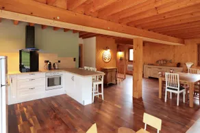 Spacious cottage, quiet neighborhood - Image 3